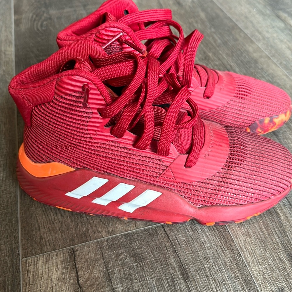 Boys Adidas high top shoes. Size 6.5